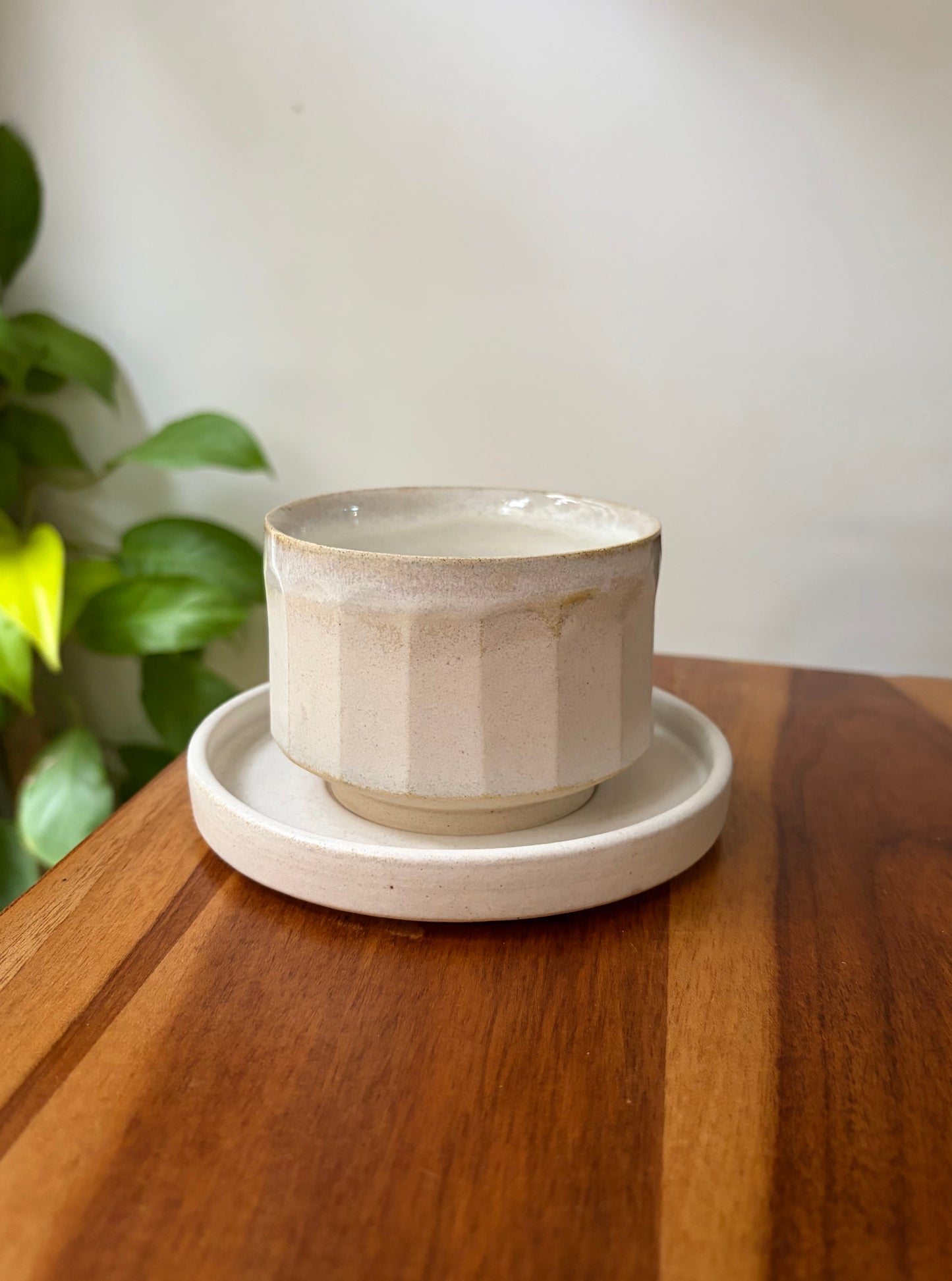 Vaso cafetero facetado con plato