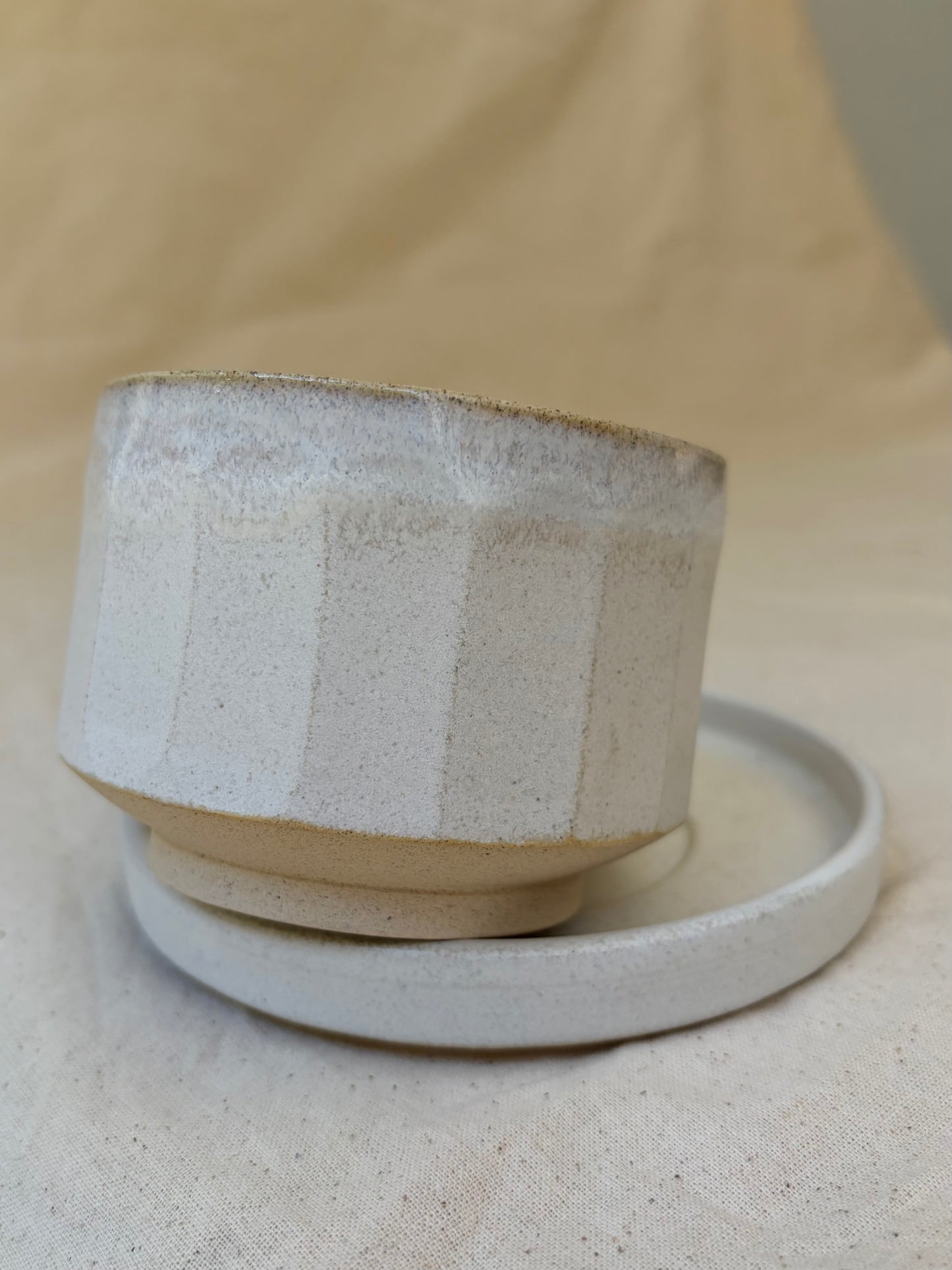 Vaso cafetero facetado con plato